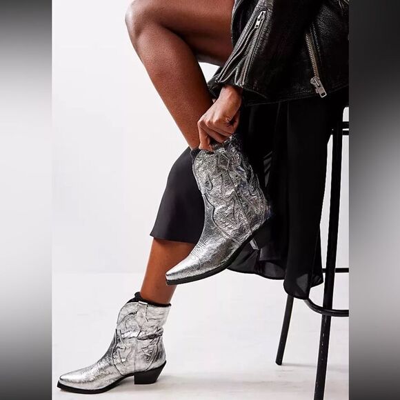 Free People Way Out West Cowboy Silver Boots Size US 7.5 / EU 37.5 - Picture 1 of 4